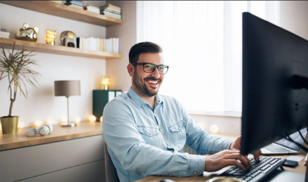 Profissional trabalhando em escritório
